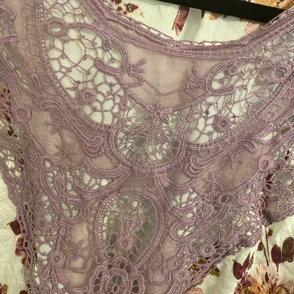 Chic Soul Floral & Lace Tank - Picture 4 of 6